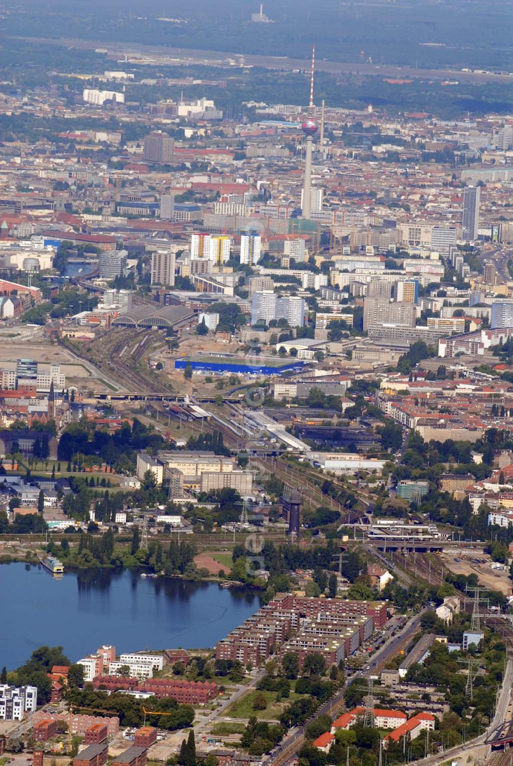 Berlin from above - Blick auf die Stadtbezirke Friedrichshain und Mitte an der Rummelsburger Bucht in Lichtenberg. Fachbereich Stadtplanung Berlin-Rummelsburger Bucht Ansprechpartner: Herr Nöske, Telefon: 030 90296-6433