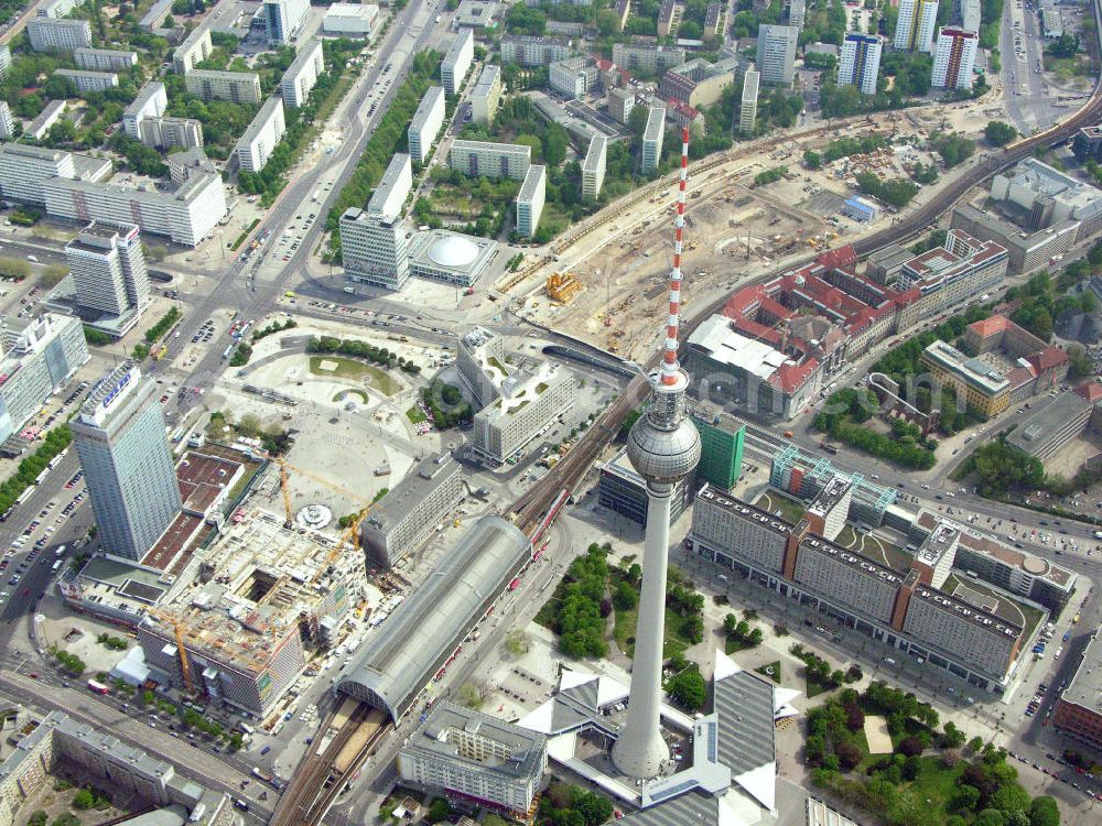 Berlin from the bird's eye view: Sights and construction area around the square Alexanderplatz in the district Berlin-Mitte