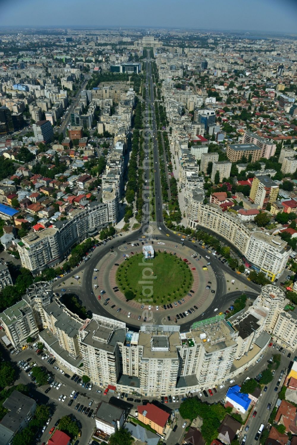 Aerial photograph Bukarest - View of the Round Square Piata Alba Iulia on the boulevard of Bulevardul Bd Unirii in the city center of Bucharest in Romania. The embossed in the style of Stalinist-dominated socialist architectural style houses line the streets and were up in the 70s of the previous century as a showpiece of socialist architecture