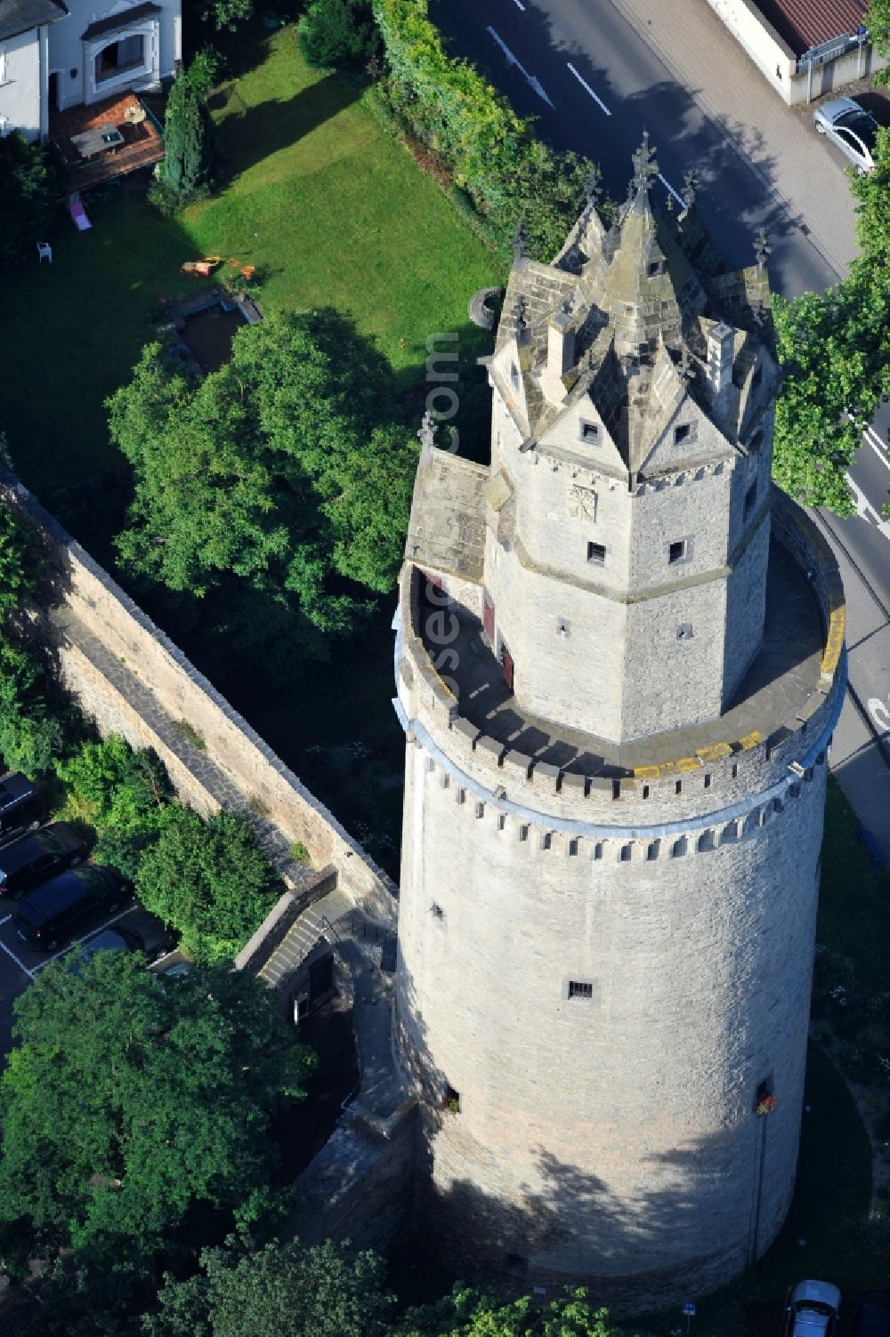 Aerial photograph Andernach - View of the Runder Turm at Andernach, the landmark of this city in the state of Rhineland-Palatinate