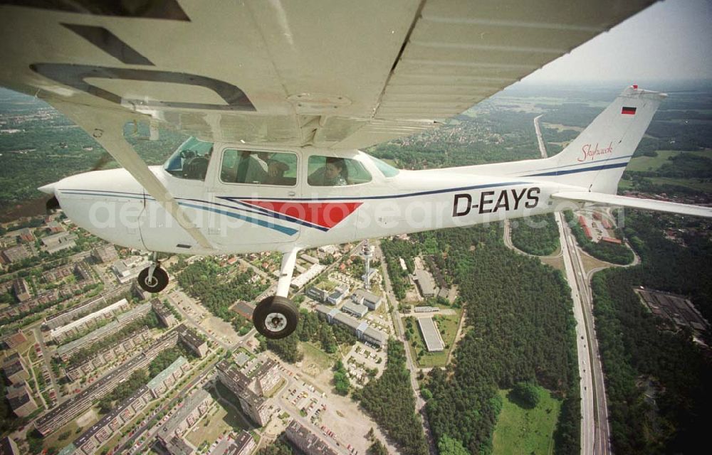 Aerial image Cottbus / BRB - Rundflug der Agentur mit der Forster Rosenkönigin mit einer C172 der Niederlausitz Flug GmbH vom Flugplatz Neuhausen aus über Cottbus und Forst.