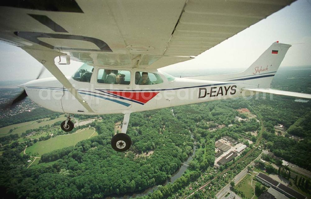 Aerial photograph Cottbus / BRB - Rundflug der Agentur mit der Forster Rosenkönigin mit einer C172 der Niederlausitz Flug GmbH vom Flugplatz Neuhausen aus über Cottbus und Forst.