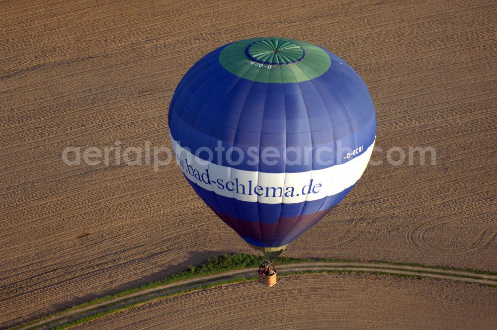 Neumark from above - Blick auf einen Heißluftballon beim Rundflug über Neumark und Umgebung. Kontakt: Gemeindeverwaltung Neumark, Markt 3, 08496 Neumark, Tel. +49(0)37600 94112, Fax +49(0)37600 2903, Email: info@neumark-vogtland.de