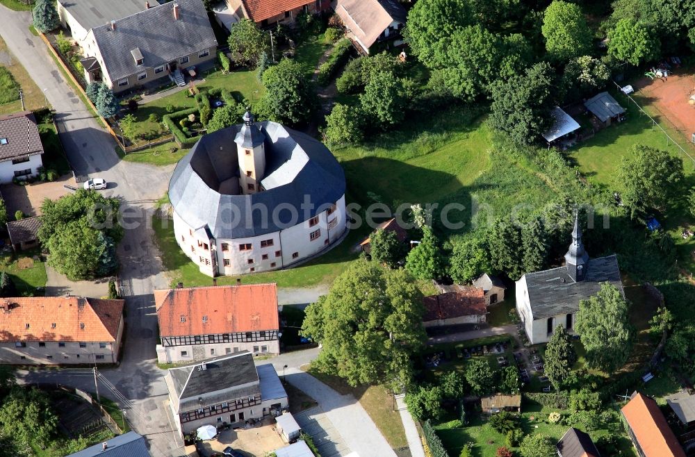 Aerial photograph Triptis - Round castle Oberpoellnitz in the part of the same name of Triptis in the state of Thuringia. The castle with its almost round shape, courtyard and octogonal tower was first mentioned in 1341. It is Wolfgang Gerberely owned and being improved since 1992