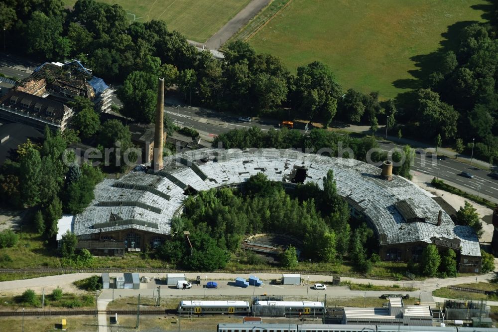 Aerial photograph Leipzig - Trackage and rail routes on the roundhouse ruins - locomotive hall of the railway operations work in Leipzig in the state Saxony