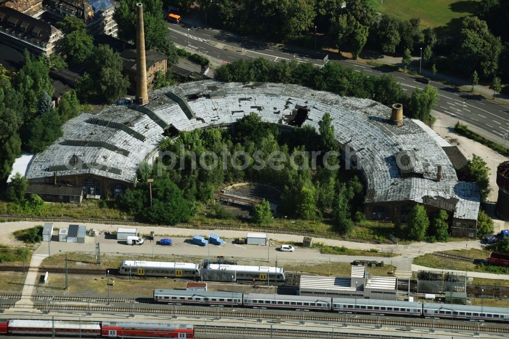 Leipzig from the bird's eye view: Trackage and rail routes on the roundhouse ruins - locomotive hall of the railway operations work in Leipzig in the state Saxony