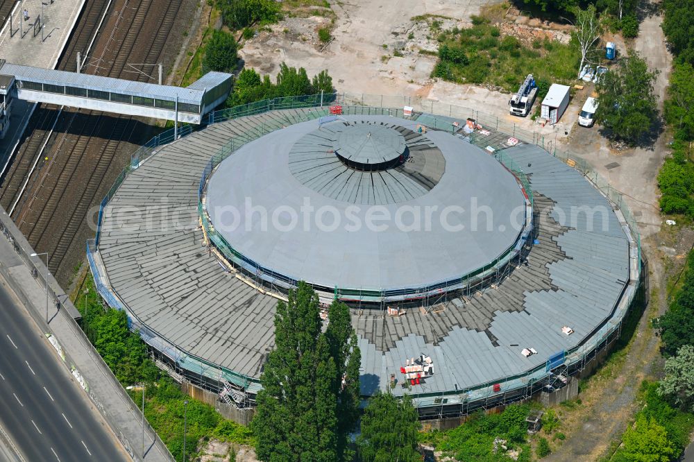 Aerial image Berlin - Round shed (also locomotive shed) Heinersdorf Am Feuchten Winkel in the district Pankow in Berlin, Germany