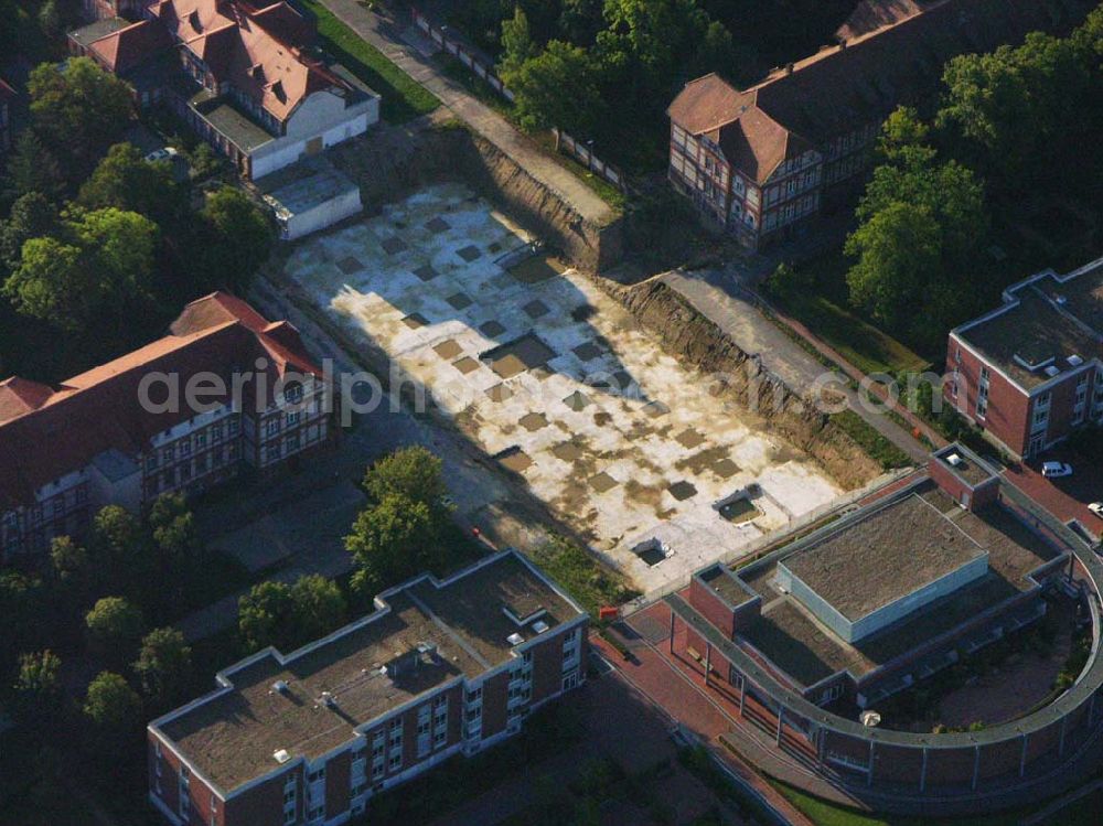 Aerial image Neuruppin (Brandenburg) - Blick auf die Neubauten der Häuser U, V und W des Ruppiner Klinikums, in denen eine Klinik für Strahlentherapie und eine Psychiatrischen Tagesklinik untergebracht ist. Der Bereich vor den Neubauten, der sogenannte 2. Bauabschnitt, ist für ein Operatives Zentrum (Aufnamestation) in Planung. Ruppiner Kliniken GmbH, Fehrbelliner Straße 38, D-16816 Neuruppin, Telefon: (0 33 91) 39-0, Telefax: (0 33 91) 39 10 09, http://