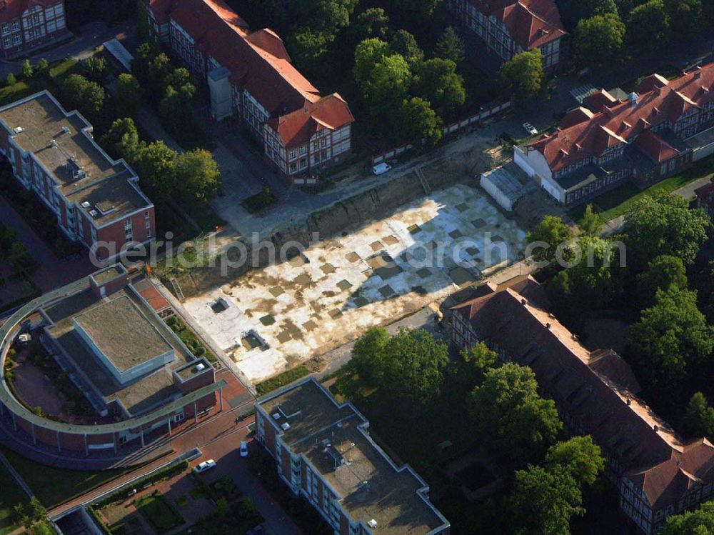 Neuruppin (Brandenburg) from the bird's eye view: Blick auf die Neubauten der Häuser U, V und W des Ruppiner Klinikums, in denen eine Klinik für Strahlentherapie und eine Psychiatrischen Tagesklinik untergebracht ist. Der Bereich vor den Neubauten, der sogenannte 2. Bauabschnitt, ist für ein Operatives Zentrum (Aufnamestation) in Planung. Ruppiner Kliniken GmbH, Fehrbelliner Straße 38, D-16816 Neuruppin, Telefon: (0 33 91) 39-0, Telefax: (0 33 91) 39 10 09, http://