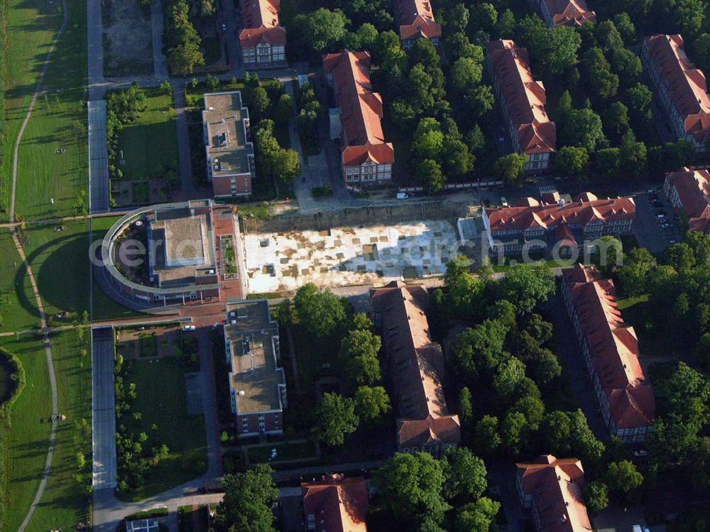 Aerial image Neuruppin (Brandenburg) - Blick auf die Neubauten der Häuser U, V und W des Ruppiner Klinikums, in denen eine Klinik für Strahlentherapie und eine Psychiatrischen Tagesklinik untergebracht ist. Der Bereich vor den Neubauten, der sogenannte 2. Bauabschnitt, ist für ein Operatives Zentrum (Aufnamestation) in Planung. Ruppiner Kliniken GmbH, Fehrbelliner Straße 38, D-16816 Neuruppin, Telefon: (0 33 91) 39-0, Telefax: (0 33 91) 39 10 09, http://