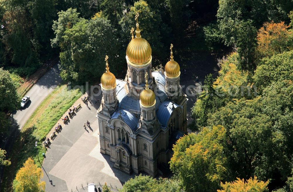 Wiesbaden from above - The Russian Orthodox Church is the only Russian Orthodox church in Wiesbaden and is on the Nero hill. Her full name is Russian Orthodox Church of St. Elizabeth in Wiesbaden. Often, even the term Greek chapel is used. The Russian Orthodox Church was built in 1847-1855 by Duke Adolf of Nassau. In October 2007, the five golden domes were highly refined and 500,000 € for gold again