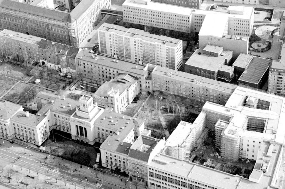 Aerial photograph Berlin - 02.04.1995 Russische-Botschaft Unter den Linden Berlin-Tiergarten