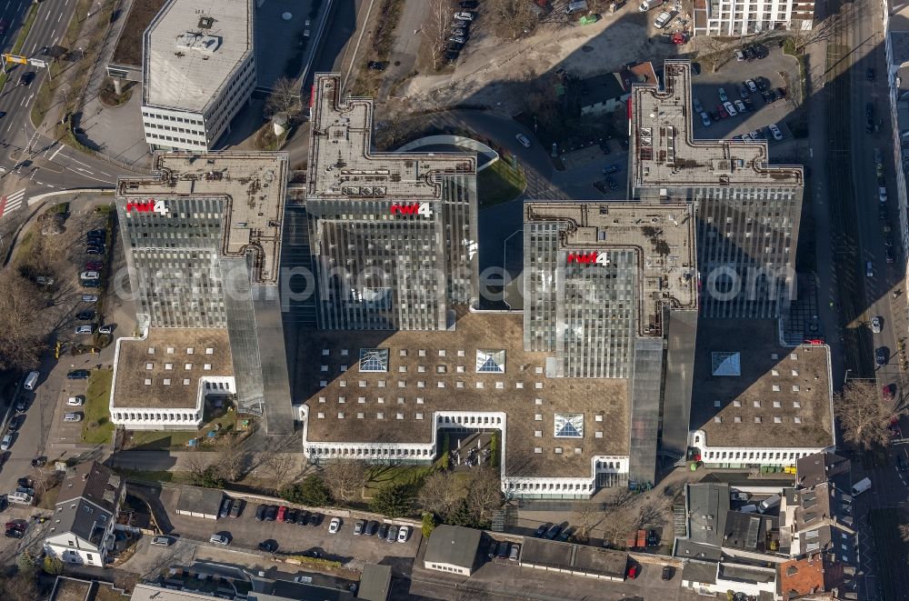 Düsseldorf from the bird's eye view: The RWI4 high-rise complex in Dusseldorf's government district. The four office towers were built in 1974