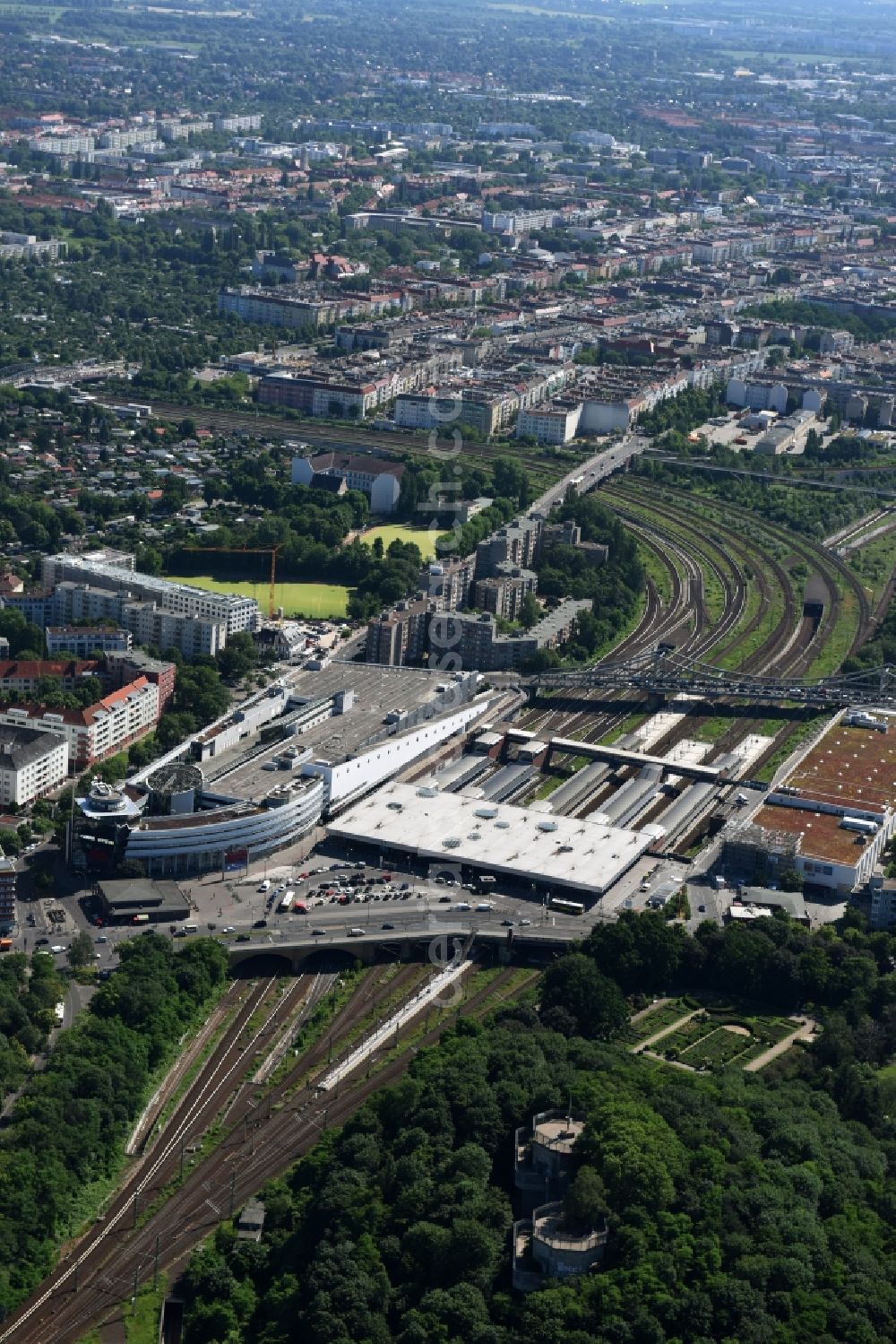 Berlin from the bird's eye view: S-Bahn station Berlin-Gesundbrunnen with the Gesundbrunnen Center of ECE at the park Humboldthain in Berlin Wedding