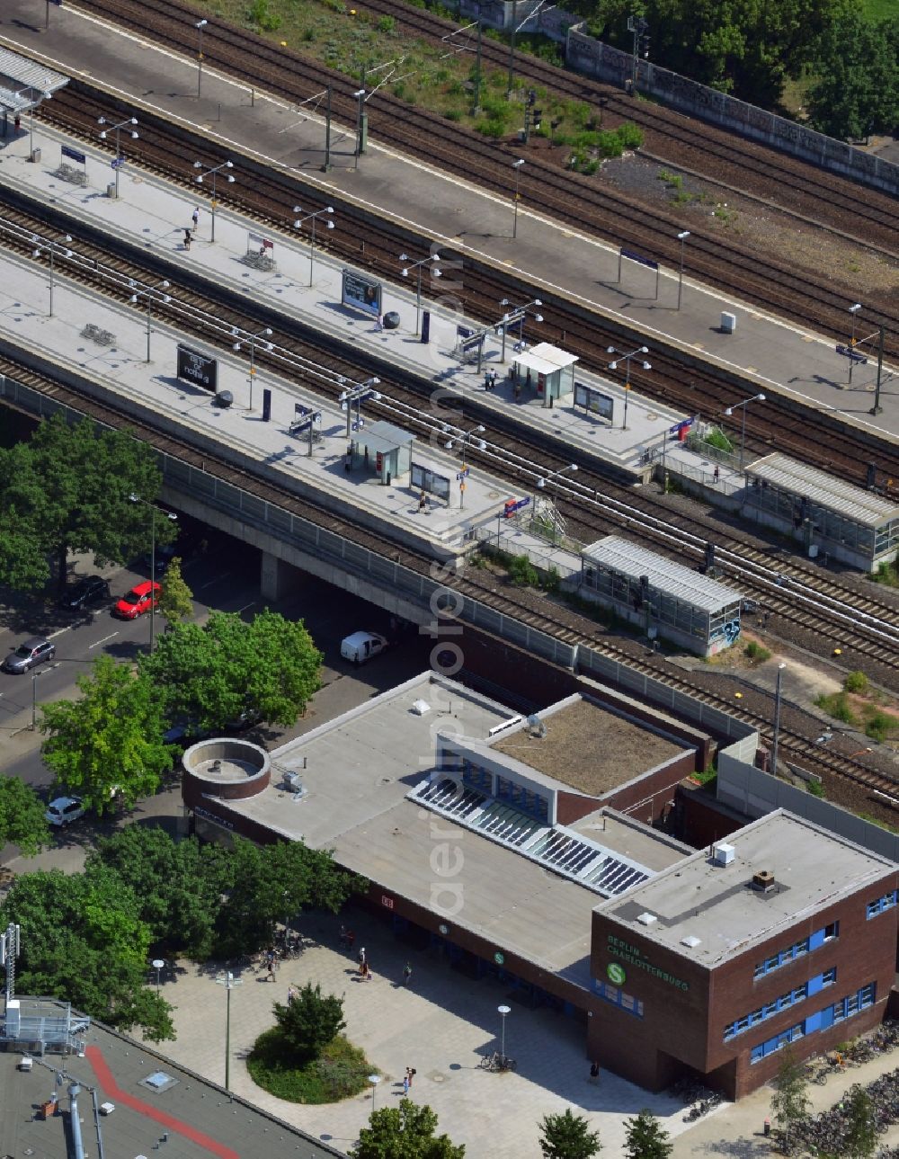 Aerial image Berlin - Charlottenburg S-Bahn train station at the bridge Kaiser-Friedrich-Strasse in Berlin