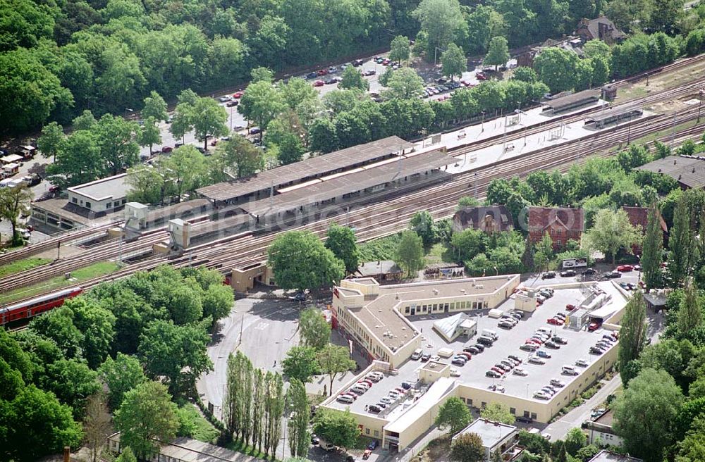 Aerial photograph Berlin - Grünau - S-Bahnhof und Einkaufszentrum Berlin-Grünau. Ort: Berlin - Grünau Datum: 15.05.03