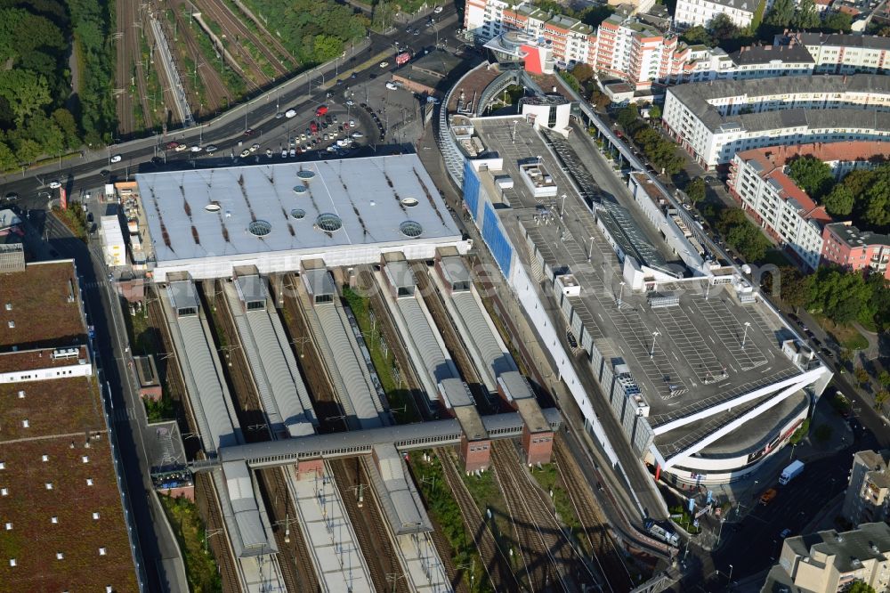 Aerial photograph Berlin - View S-train station at Hunboldt hain with healthy well-ECE shopping center in Berlin Wedding