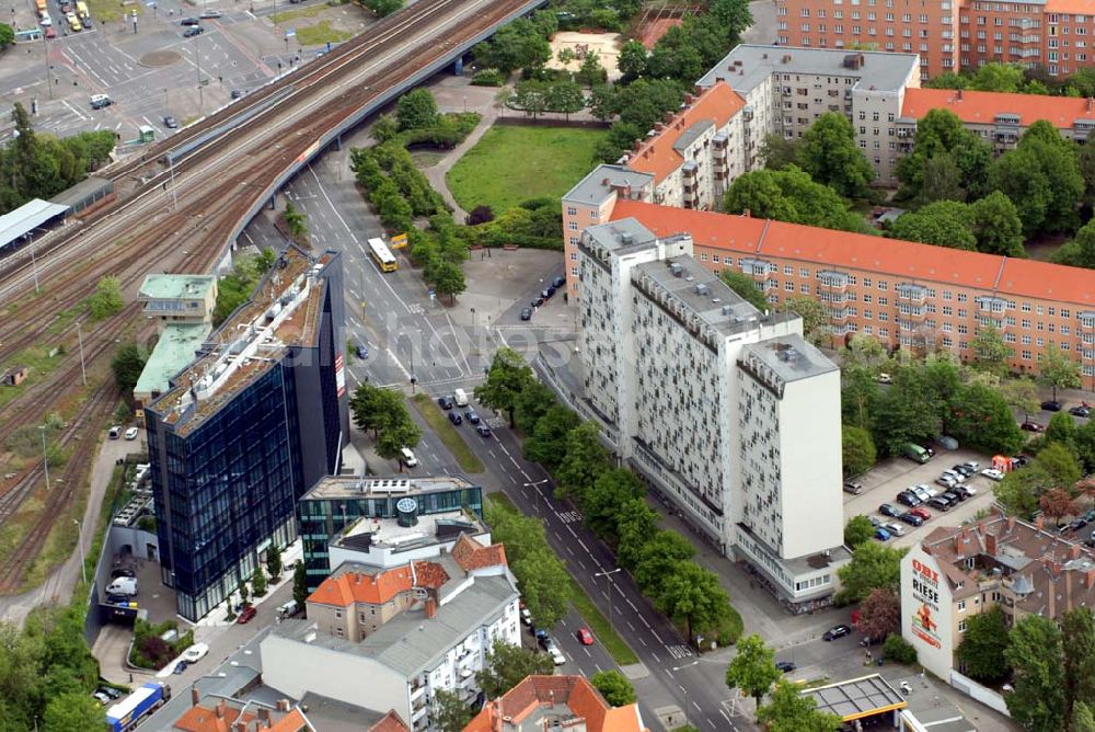 Aerial image Berlin - Blick auf die Hauptstraße am S-Bahnhof Innsbrucker Platz in Schöneberg; Bürogebäude an der Hauptstraße