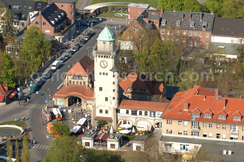 Berlin from the bird's eye view: Blick auf das Bahnhofsgebäude S-Bahnhof Berlin-Frohnau und den Casinoturm im Bezirk Reinickendorf. View onto the urban railway station Frohnau and the Casiono tower in the district Reinickendorf.