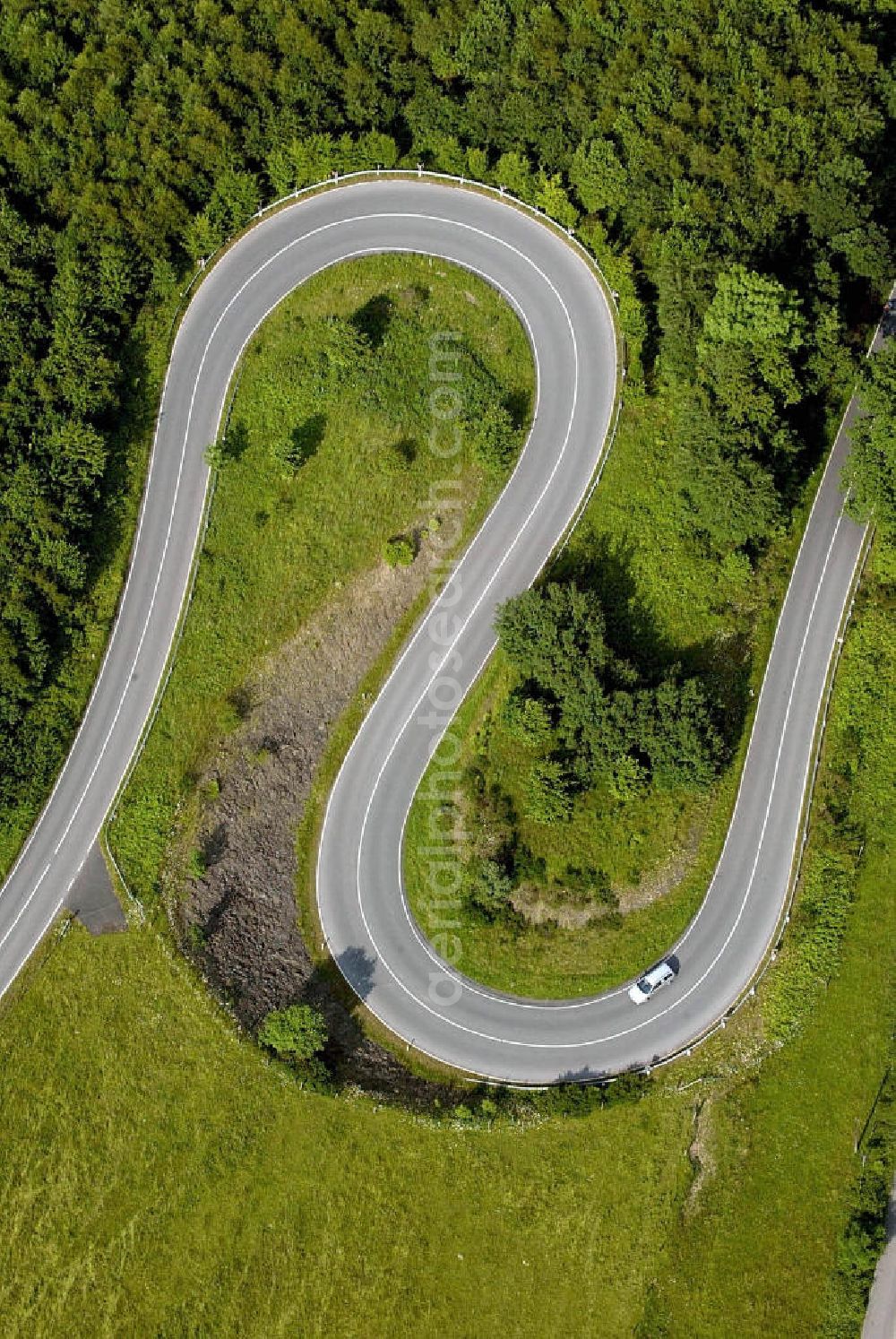 Balve from the bird's eye view: Blick auf eine S-Kurve bei Balve.