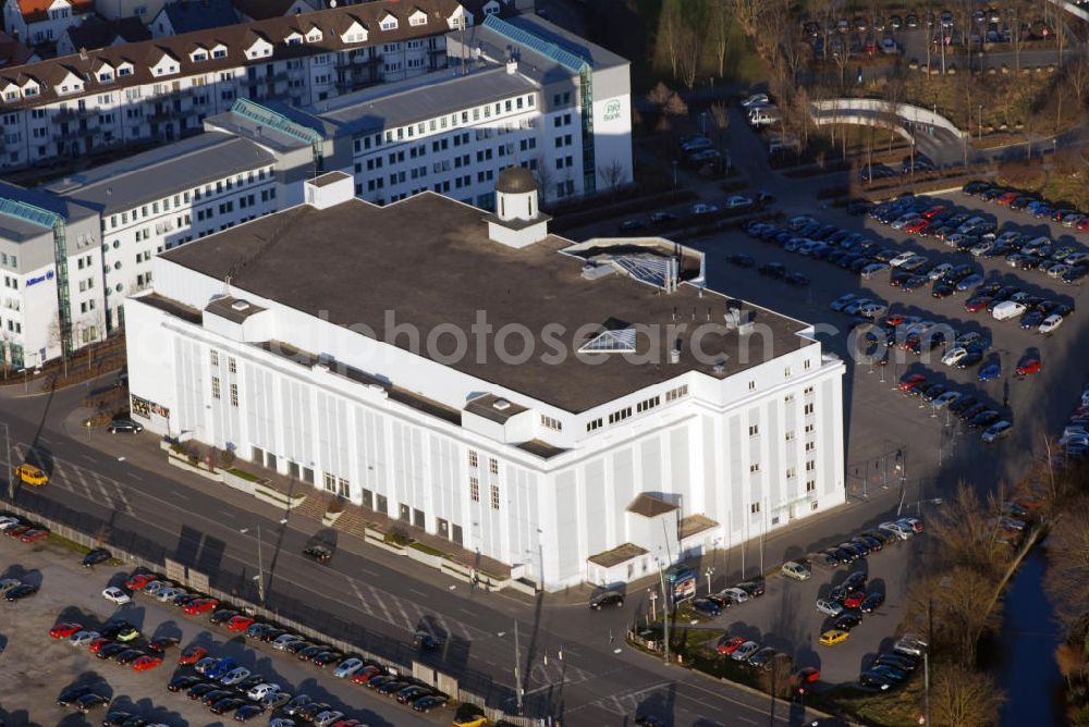 Aerial photograph Augsburg - Blick auf das Gebäude der SA Immobilien von Georg Sauer in Augsburg. Die Firma musste aus Gründen einer Namensrechtsverletzung im Jahre 2003 nach fast 25 Jahren den Namen EBRO IMMOBILIEN aufgeben, seither firmieren sie unter SA Immobilien. Im Vordergrund der Firmentätigkeit steht die Vermittlung von Gastronomieimmobilien im Raum Augsburg und Umland sowie Vermittlung, Verkauf, Vermietung von Gewerbe- und Industrie - Immobilien. Kontakt: SA IMMOBILIEN, Georg Sauer, Langenmantelstr. 10, 86153 Augsburg, Tel.: 0821-3499523,