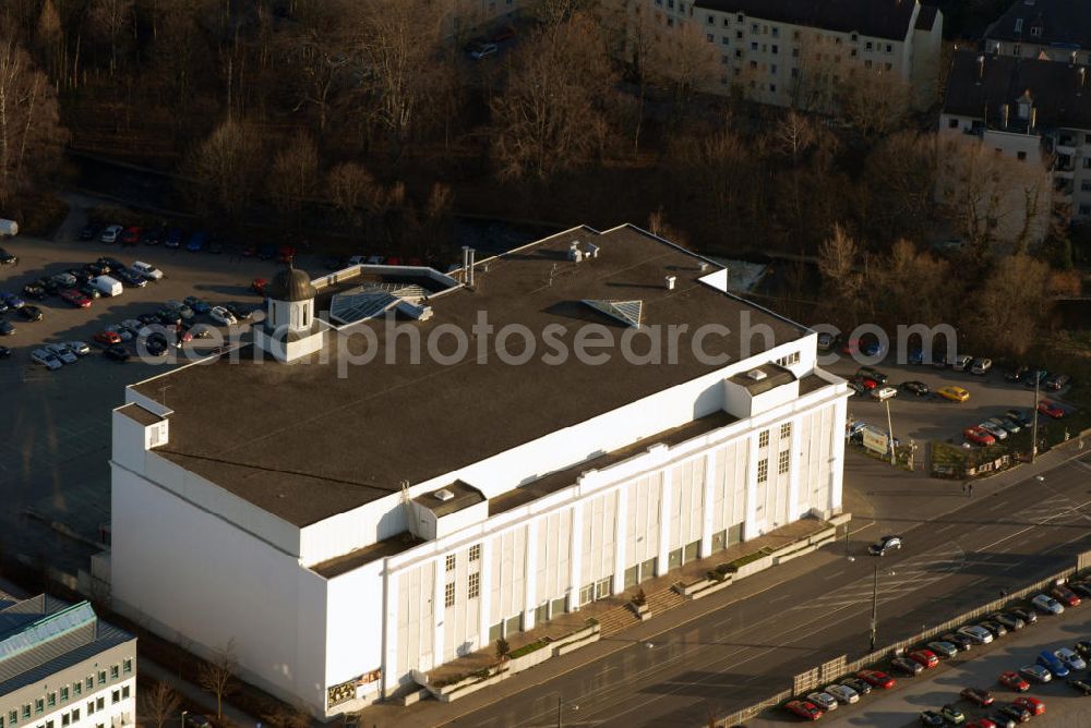 Augsburg from above - Blick auf das Gebäude der SA Immobilien von Georg Sauer in Augsburg. Die Firma musste aus Gründen einer Namensrechtsverletzung im Jahre 2003 nach fast 25 Jahren den Namen EBRO IMMOBILIEN aufgeben, seither firmieren sie unter SA Immobilien. Im Vordergrund der Firmentätigkeit steht die Vermittlung von Gastronomieimmobilien im Raum Augsburg und Umland sowie Vermittlung, Verkauf, Vermietung von Gewerbe- und Industrie - Immobilien. Kontakt: SA IMMOBILIEN, Georg Sauer, Langenmantelstr. 10, 86153 Augsburg, Tel.: 0821-3499523,