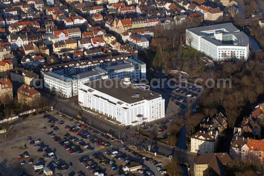 Aerial image Augsburg - Blick auf das Gebäude der SA Immobilien von Georg Sauer in Augsburg. Die Firma musste aus Gründen einer Namensrechtsverletzung im Jahre 2003 nach fast 25 Jahren den Namen EBRO IMMOBILIEN aufgeben, seither firmieren sie unter SA Immobilien. Im Vordergrund der Firmentätigkeit steht die Vermittlung von Gastronomieimmobilien im Raum Augsburg und Umland sowie Vermittlung, Verkauf, Vermietung von Gewerbe- und Industrie - Immobilien. Kontakt: SA IMMOBILIEN, Georg Sauer, Langenmantelstr. 10, 86153 Augsburg, Tel.: 0821-3499523,