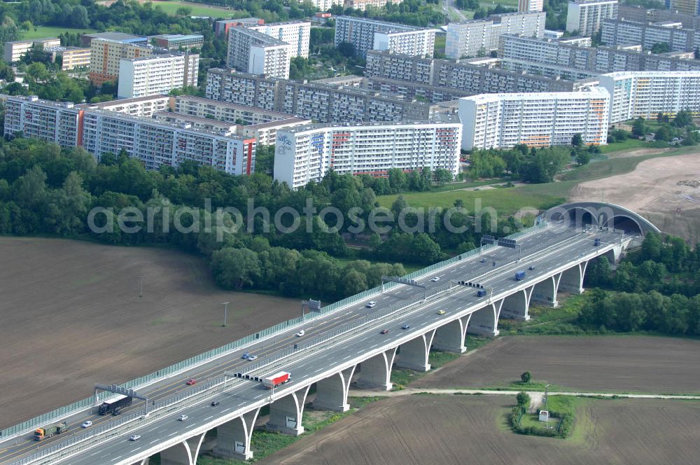 Aerial photograph Jena - Blick auf fertiggestellte Saalebrücke der Autobahn A4 zwischen Jena Lobeda-West und Göschwitz. Ausführende Firmen sind die EUROVIA Beton , DEGES GmbH. View of completed bridge the A4 motorway between Jena-West and Lobeda Göschwitz.