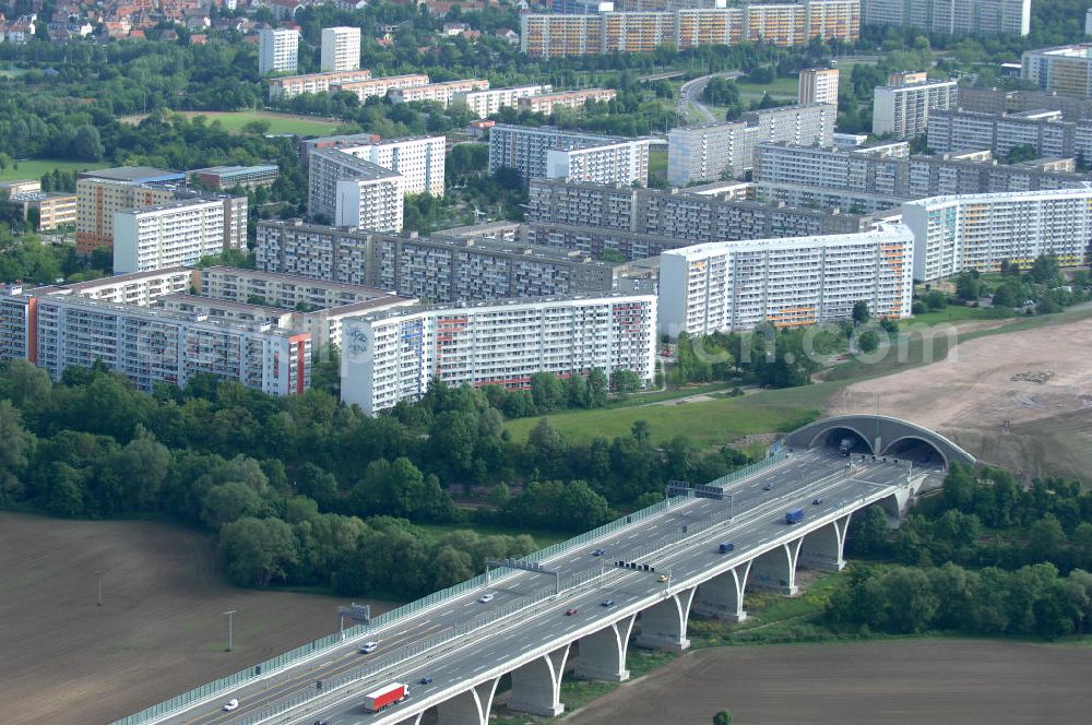 Jena from above - Blick auf fertiggestellte Saalebrücke der Autobahn A4 zwischen Jena Lobeda-West und Göschwitz. Ausführende Firmen sind die EUROVIA Beton , DEGES GmbH. View of completed bridge the A4 motorway between Jena-West and Lobeda Göschwitz.