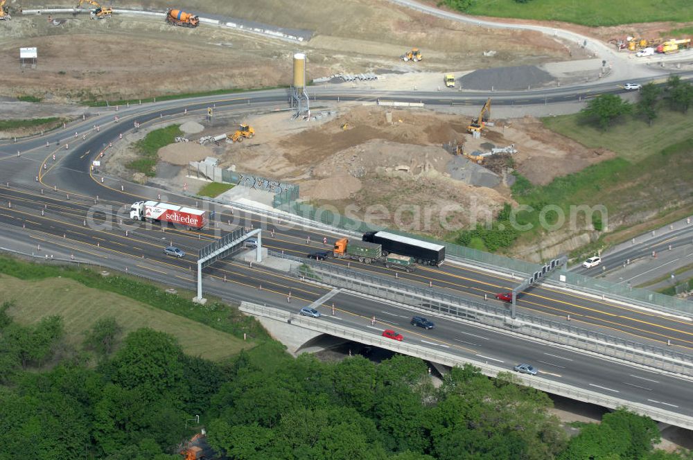 Aerial image Jena - Blick auf fertiggestellte Saalebrücke der Autobahn A4 zwischen Jena Lobeda-West und Göschwitz. Ausführende Firmen sind die EUROVIA Beton , DEGES GmbH. View of completed bridge the A4 motorway between Jena-West and Lobeda Göschwitz.