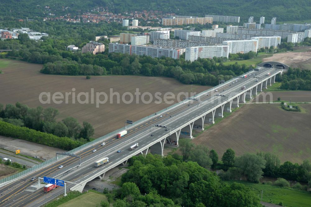 Aerial photograph Jena - Blick auf fertiggestellte Saalebrücke der Autobahn A4 zwischen Jena Lobeda-West und Göschwitz. Ausführende Firmen sind die EUROVIA Beton , DEGES GmbH. View of completed bridge the A4 motorway between Jena-West and Lobeda Göschwitz.