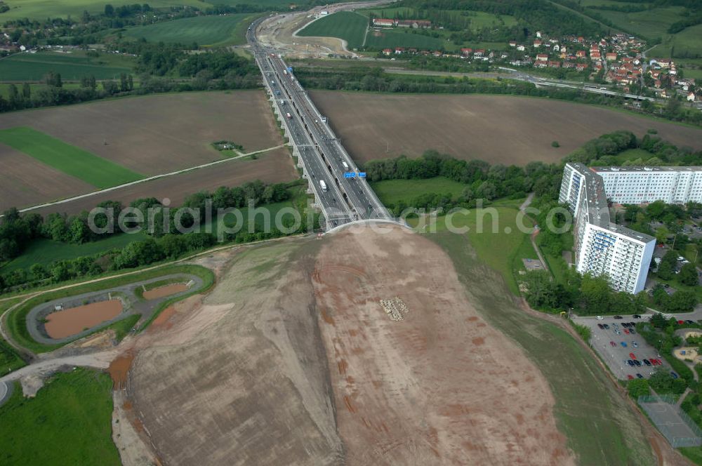 Aerial photograph Jena - Blick auf fertiggestellte Saalebrücke der Autobahn A4 zwischen Jena Lobeda-West und Göschwitz. Ausführende Firmen sind die EUROVIA Beton , DEGES GmbH. View of completed bridge the A4 motorway between Jena-West and Lobeda Göschwitz.