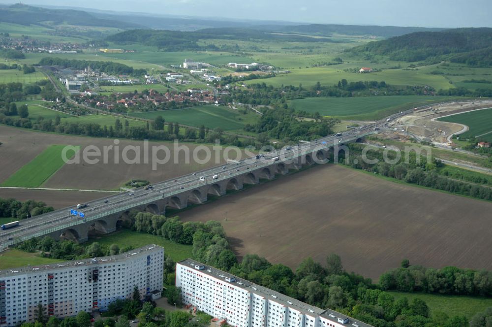 Aerial photograph Jena - Blick auf fertiggestellte Saalebrücke der Autobahn A4 zwischen Jena Lobeda-West und Göschwitz. Ausführende Firmen sind die EUROVIA Beton , DEGES GmbH. View of completed bridge the A4 motorway between Jena-West and Lobeda Göschwitz.