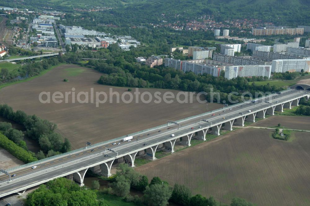 Aerial image Jena - Blick auf fertiggestellte Saalebrücke der Autobahn A4 zwischen Jena Lobeda-West und Göschwitz. Ausführende Firmen sind die EUROVIA Beton , DEGES GmbH. View of completed bridge the A4 motorway between Jena-West and Lobeda Göschwitz.