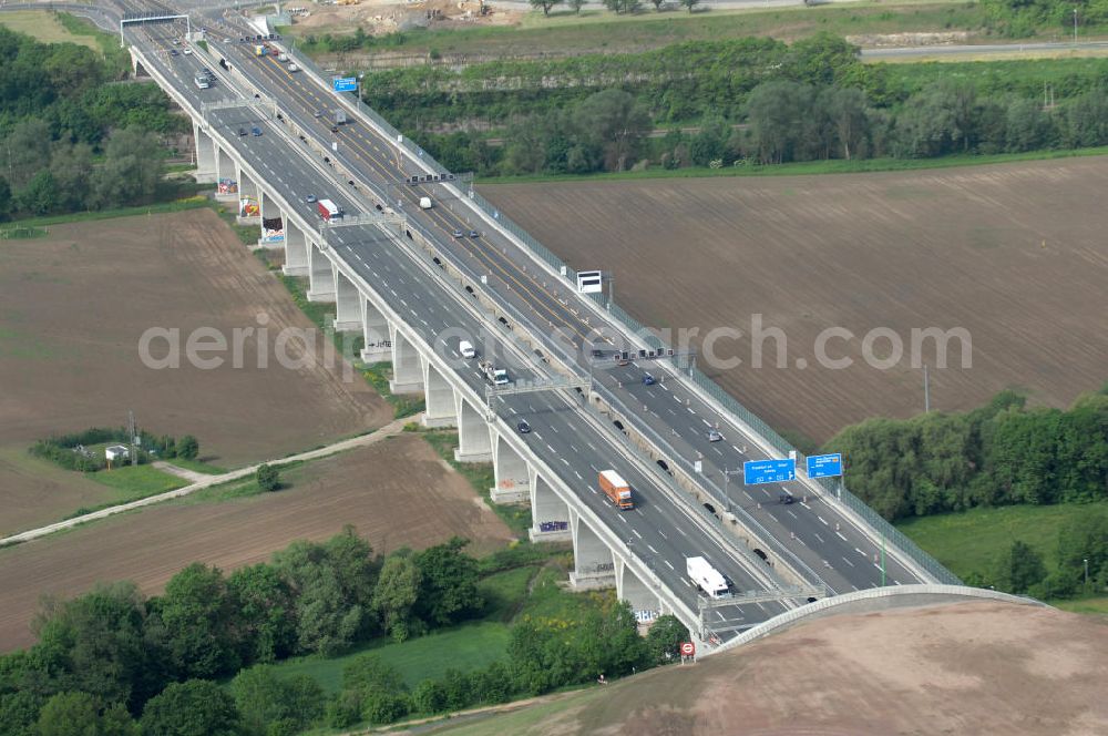 Aerial image Jena - Blick auf fertiggestellte Saalebrücke der Autobahn A4 zwischen Jena Lobeda-West und Göschwitz. Ausführende Firmen sind die EUROVIA Beton , DEGES GmbH. View of completed bridge the A4 motorway between Jena-West and Lobeda Göschwitz.