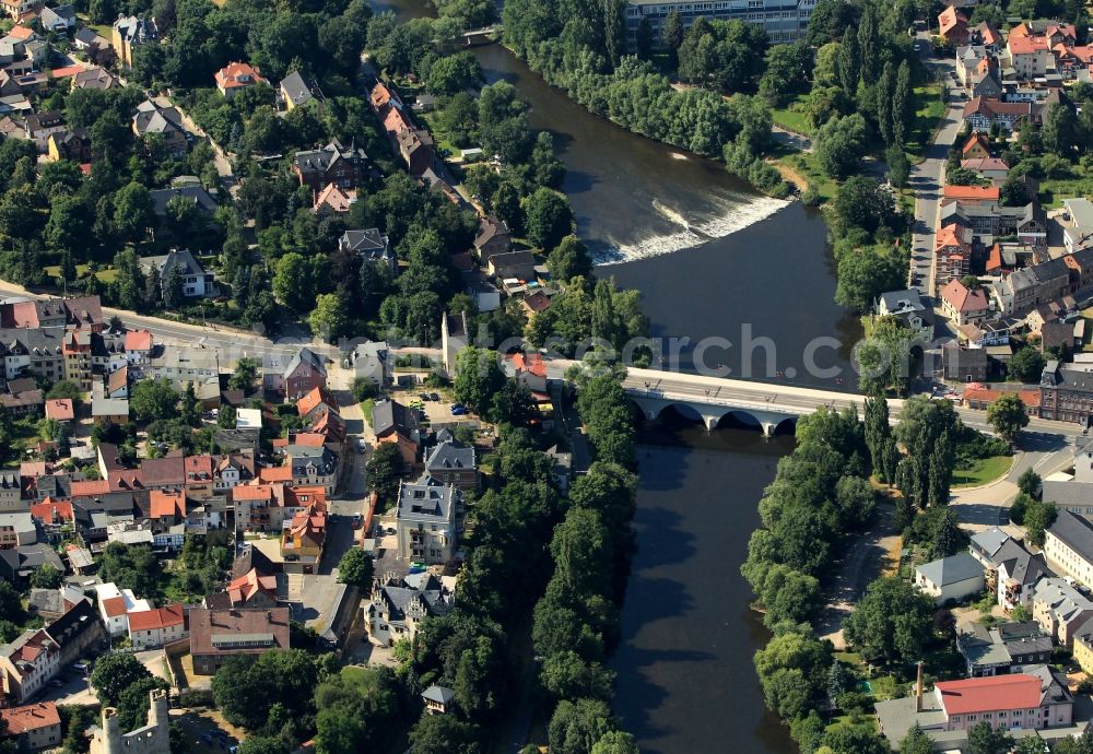 Saalfeld/Saale from above - The Saale bridge spans in Saalfeld in Thuringia the Saale. It connects the historic old town with its many sights with the Bahnhofstrasse. The city gate Saaletor marks the former city wall of Saalfeld