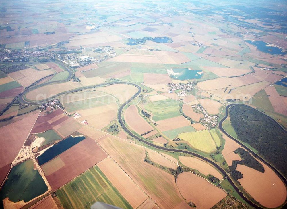 Tornitz from the bird's eye view: Blick auf die Saalemündung im Bereich Tornitz, Groß-Rosenberg, Barby und Grizehne.