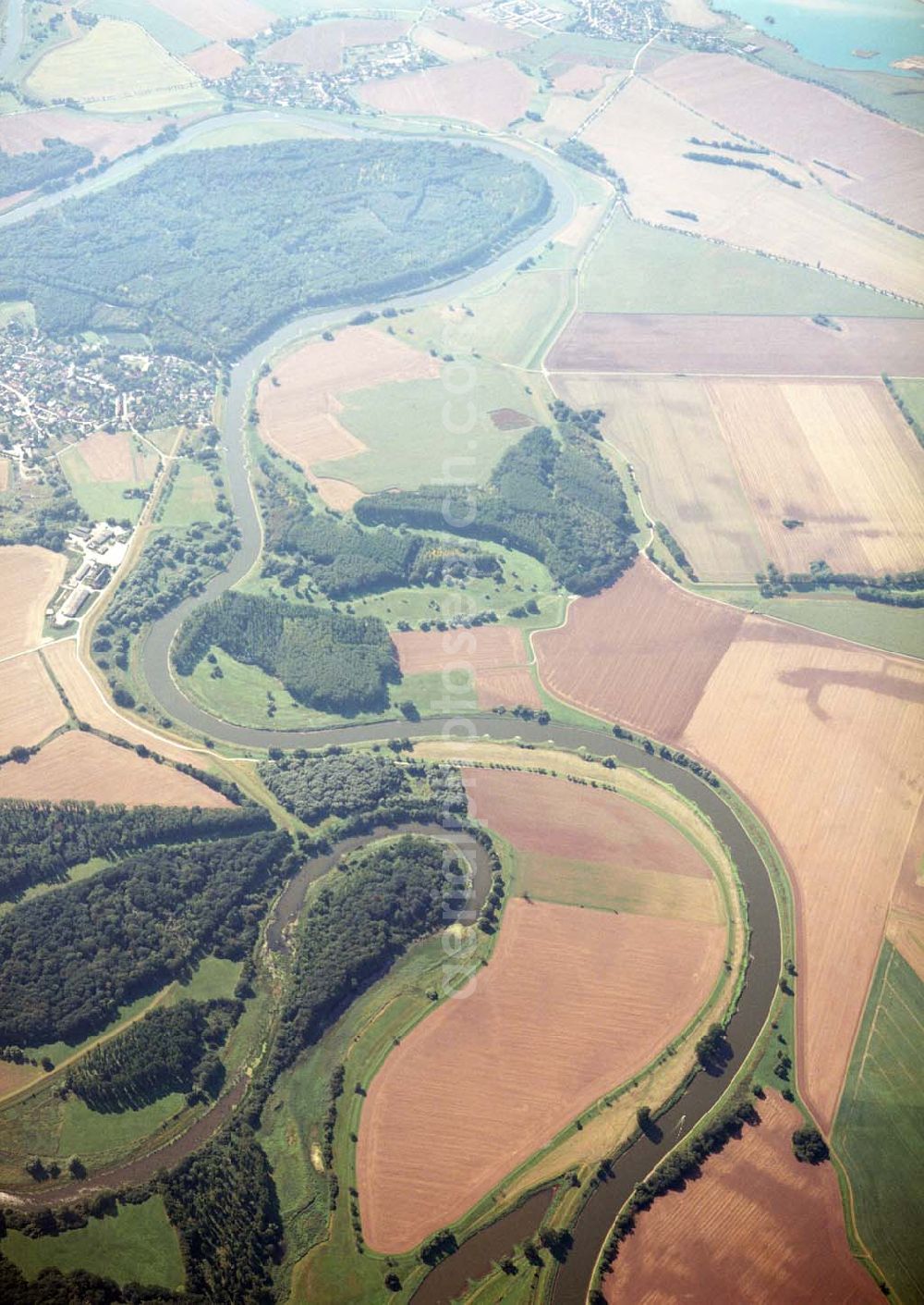 Tornitz from above - Blick auf die Saalemündung im Bereich Tornitz, Groß-Rosenberg, Barby und Grizehne.