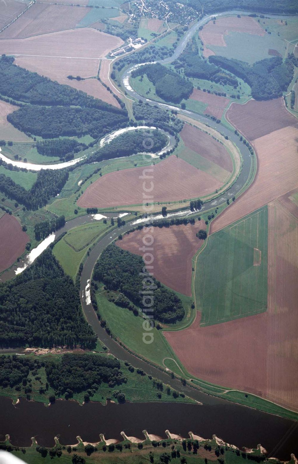 Tornitz from the bird's eye view: Blick auf die Saalemündung im Bereich Tornitz, Groß-Rosenberg, Barby und Grizehne.