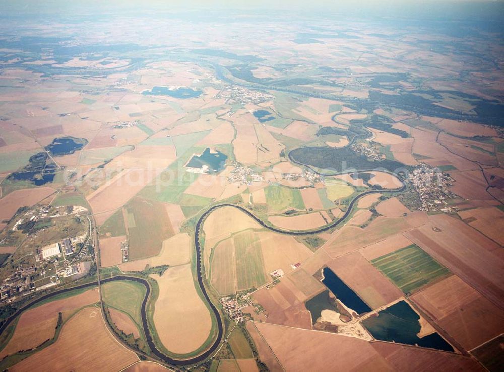 Tornitz from the bird's eye view: Blick auf die Saalemündung bei Tornitz