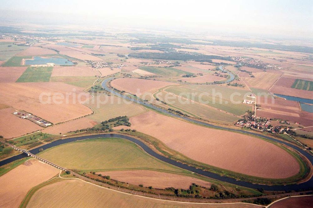 Tornitz from the bird's eye view: Blick auf die Saalemündung bei Tornitz