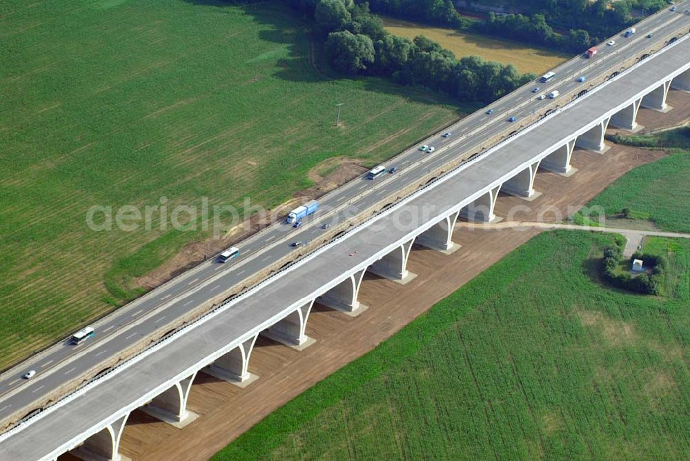 Aerial photograph Jena - Blick auf die A4 / Saaletalbrücke. Im Zuge des sechsstreifigen Ausbaus der BAB A4 Teilabschnitt Jena wird südlich der alten Saalebrücke die neue Saalebrücke gebaut. Das neue Autobahnbauwerk nimmt die Richtungsfahrbahn Eisenach-Dresden auf und überspannt im Verlauf die B88, die Saalebahn der DB AG, die Saale, die Roda und die Holzlandbahn der DB AG. Ausführende Firma: GERDUM u. BREUER, Bauunternehmen GmbH, Lilienthalstr. 7, 34123 Kassel; Tel.: 0561-49191-0