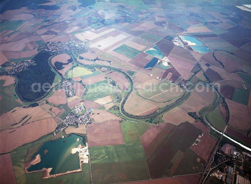 Tornitz from the bird's eye view: Blick auf den Saaleverlauf an der Elbmündung bei Tornitz, Barby, Grizehne und Groß Rosenburg.