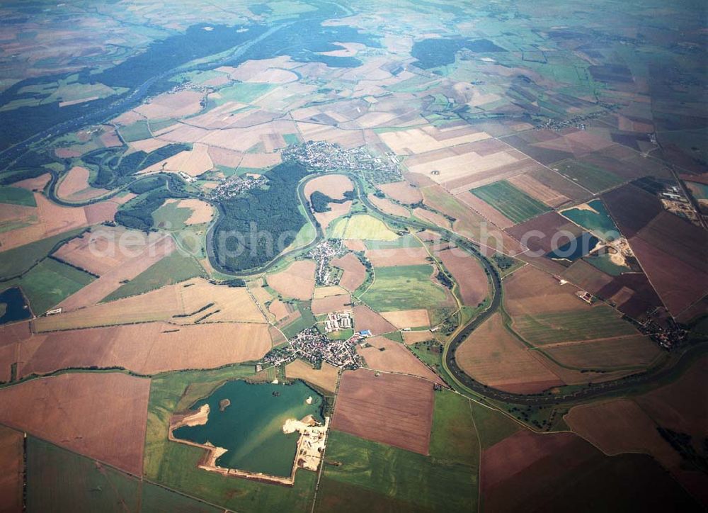 Aerial image Tornitz - Blick auf den Saaleverlauf an der Elbmündung bei Tornitz, Barby, Grizehne und Groß Rosenburg.