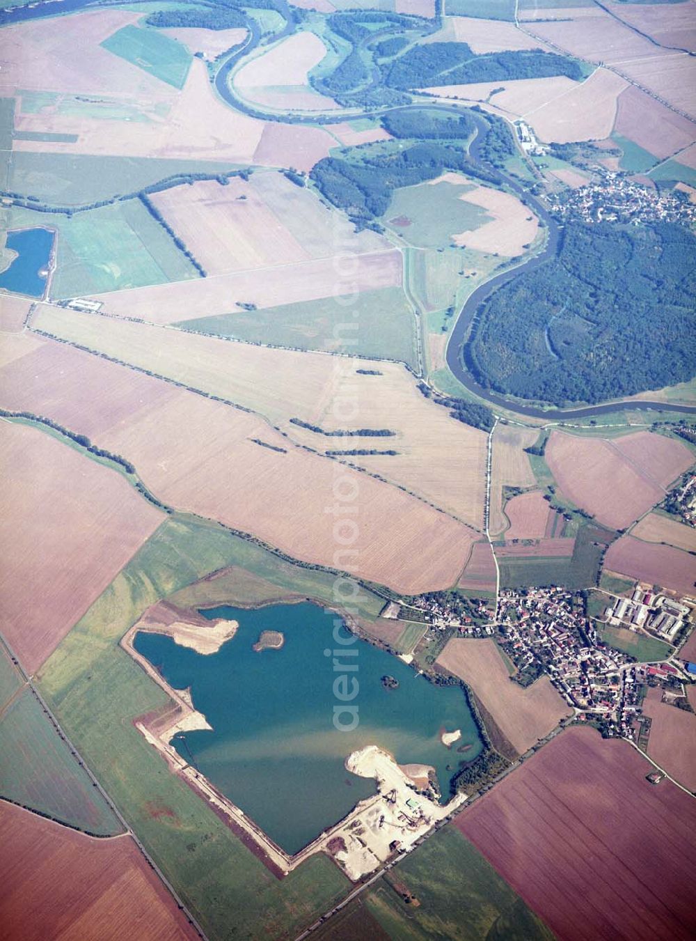 Aerial photograph Tornitz - Blick auf den Saaleverlauf an der Elbmündung bei Tornitz, Barby, Grizehne und Groß Rosenburg.