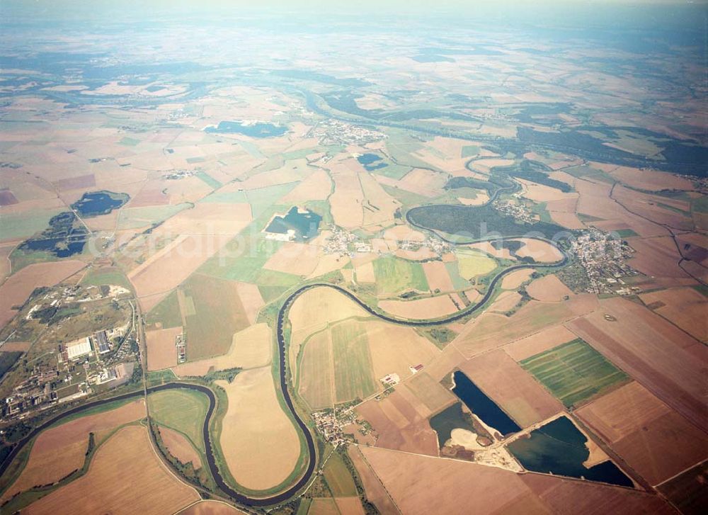 Aerial photograph Tornitz - Blick auf den Saaleverlauf an der Elbmündung bei Tornitz, Barby, Grizehne und Groß Rosenburg.