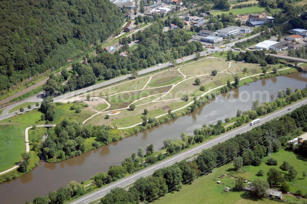 Aerial photograph Beckingen - Blick aus Südwest auf den Verlauf der Saar. Hier ein neu angelegter botanischer Garten auf der nördlichen Uferseite.