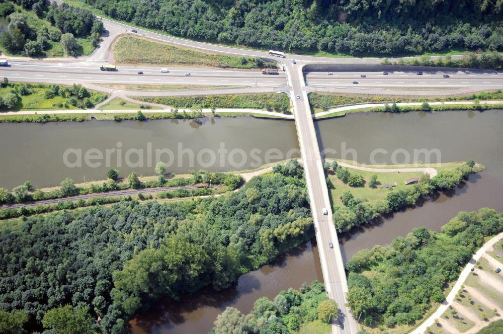 Aerial image Dillingen - Blick aus Richtung Norden auf den Verlauf der Saar mit Brücke und der Flussmündung in die Prims.