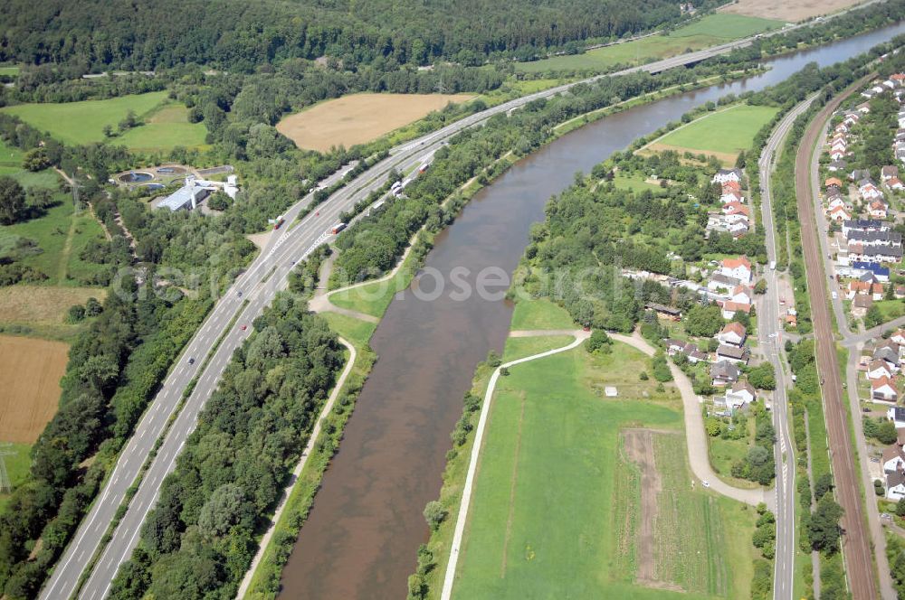 Saarfels from the bird's eye view: Blick aus Südost auf den Verlauf der Saar mit der Nietmündung im Hintergrund.