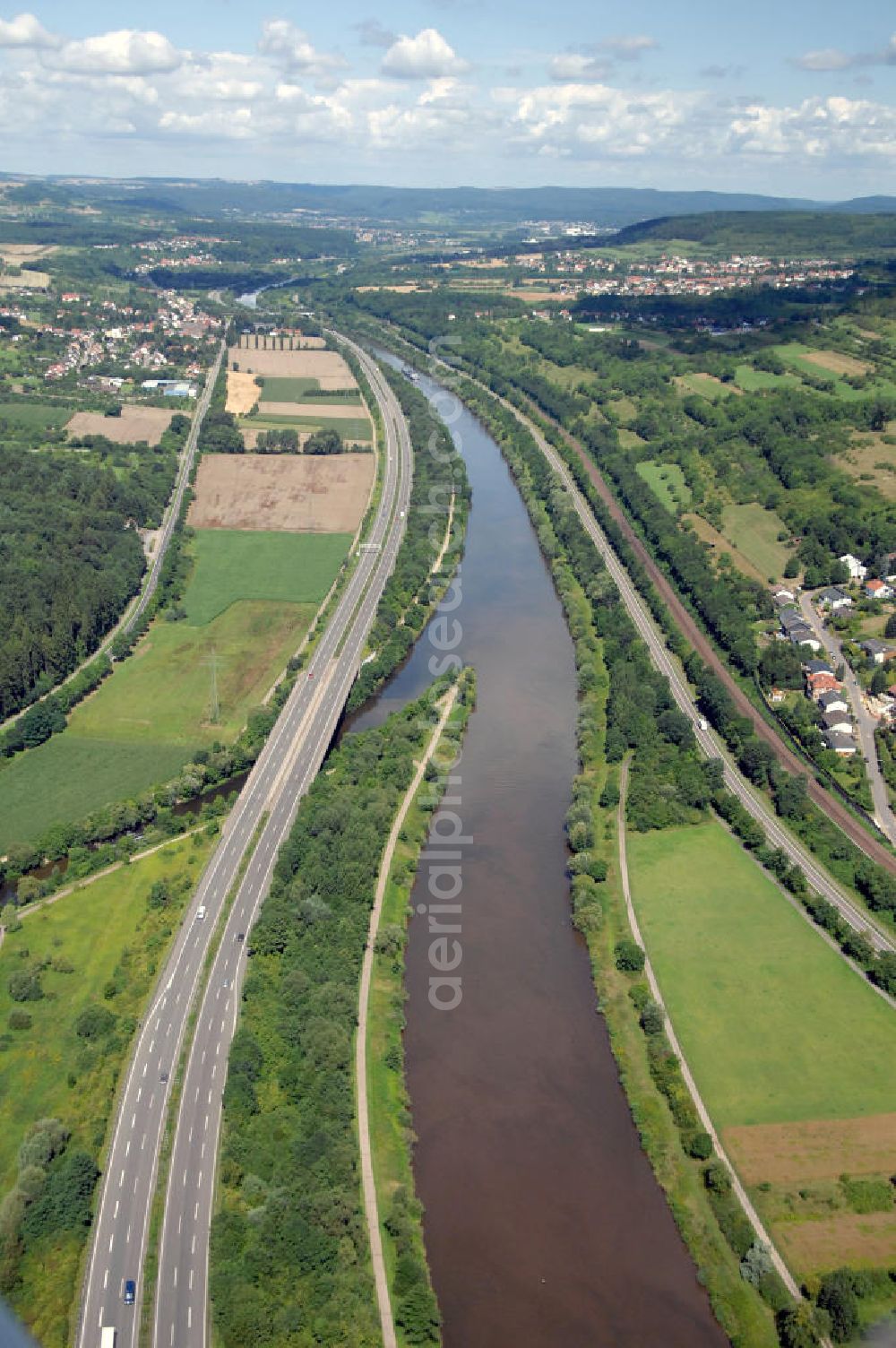 Aerial photograph Saarfels - Blick aus Südost auf den Verlauf der Saar mit der Nietmündung.